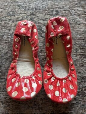 NWOT: The Storehouse Flats